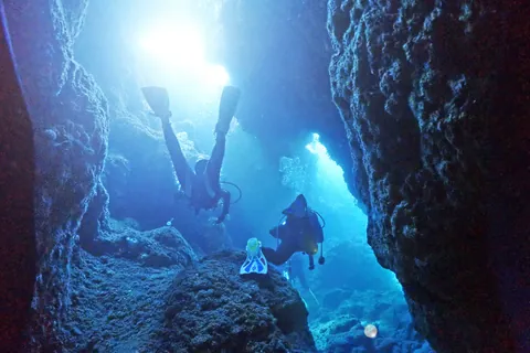El mar azul de Kerama, Okinawa