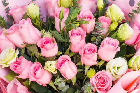 Arranjo de rosas cor-de-rosa
