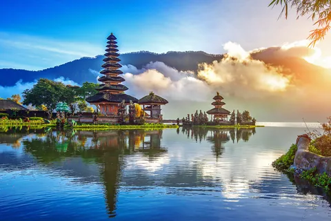 バリ島 ウルン・ダヌ・ブラタン寺院 / インドネシア