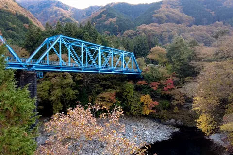 渡良瀬川を見下ろす橋梁