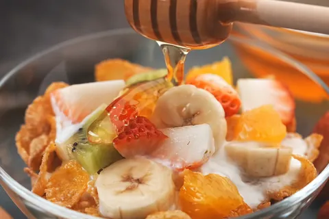 Cereales con yogur y fruta
