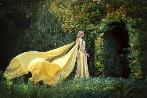 La entrada al bosque en flor