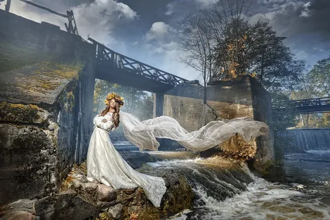 Viejo puente junto al río